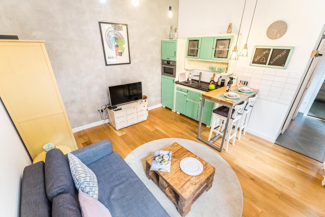 Hip Loft Style Near Vaci Street Apartment Budapest