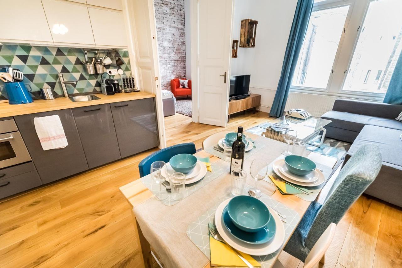 Hip Loft Style Near Vaci Street Apartment Budapest